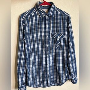 Slim fit, 100% cotton men’s casual shirt